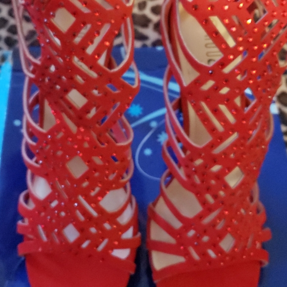 Rouge Princess Heels. - Picture 6 of 6